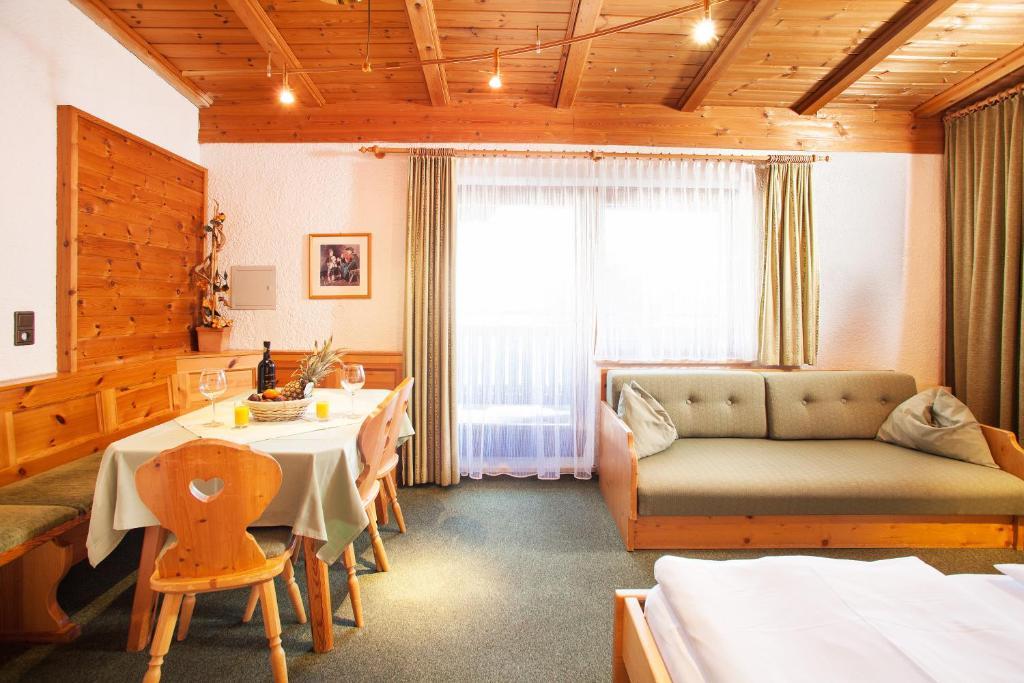 Johannahof Appartements Kaprun Zimmer foto